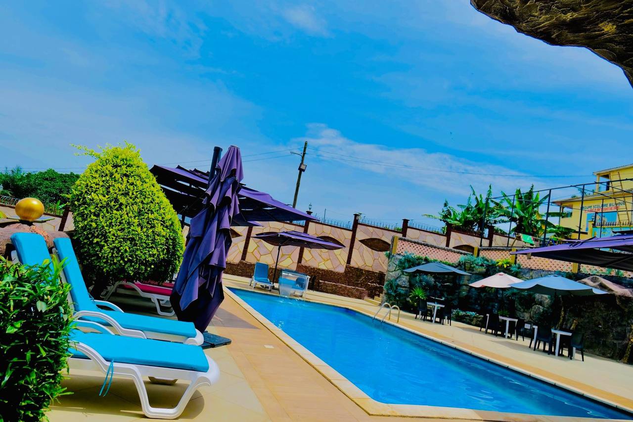 Terrasse et piscine